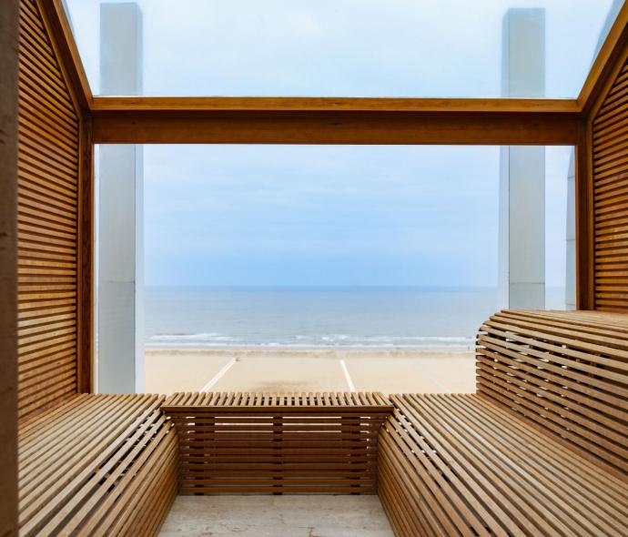 Sauna mit Meerblick, modernes und minimalistisches Design.